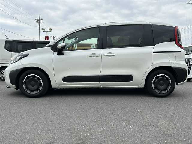 トヨタ シエンタ Z 群馬県 2023(令5)年 1.5万km ホワイトパールクリスタルシャイン バックカメラ/全方位カメラ/両側パワースライドドア/Bluetooth接続/AppleCarPlay/追従式クルーズコントロール/エンジンスタートボタン/MTモード付AT/スペアキー１本/シートヒーター/三列シート