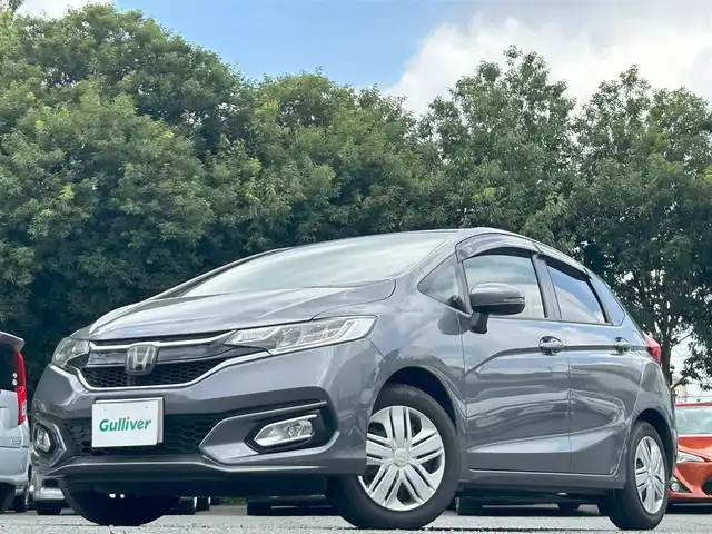 ホンダ フィット 13G L ホンダセンシング 東京都 2019(令1)年 2.5万km シャイニンググレーM ワンオーナー/Gathers純正7インチSDナビ（VXM-205Ci）/・Bluetoothオーディオ/USBオーディオ/iPod/バックカメラ/Honda SENSING/・アダプティブクルーズコントロール/純正ドライブレコーダー/ビルトインETC/取扱説明書/保証書/スペアキー1本
