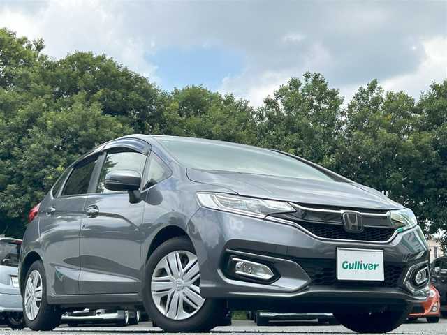 ホンダ フィット 13G L ホンダセンシング 東京都 2019(令1)年 2.5万km シャイニンググレーM ワンオーナー/Gathers純正7インチSDナビ（VXM-205Ci）/・Bluetoothオーディオ/USBオーディオ/iPod/バックカメラ/Honda SENSING/・アダプティブクルーズコントロール/純正ドライブレコーダー/ビルトインETC/取扱説明書/保証書/スペアキー1本
