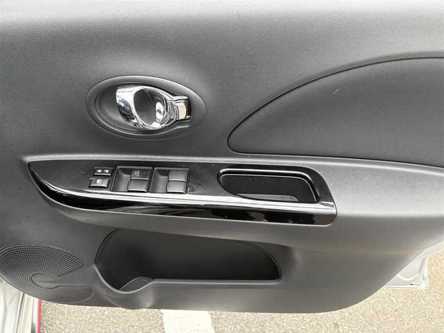 日産 マーチ ニスモS 三重県 2016(平28)年 5.5万km ブリリアントシルバー ５MT/NISMOフロントタワーバー/オーディオ（CD/FM/AM/AUX）/ETC/ドライブレコーダー（前）/ドライビングセーフティセンサー(ZERO-802V)/オートライト/電動格納ミラー/メッキV字加飾付「nismo S」エンブレム入ブラックメッシュフロントグリル/開口部台形メッシュフロントエアロバンパー/レッド加飾付ブラックフロントスポイラー/LEDハイパーデイライト/ボディ同色アウトサイドドアハンドル/ブラックドアサッシュ/フェンダーアーチモール/加飾付サイドシルスポイラー/リアスポイラー/レッド加飾付リアエアロバンパー/専用マフラー/リアフォグランプ/バックドア「nismo S」エンブレム/専用サスペンション/専用ブレーキシステム/レッド加飾付革/アルカンターラコンビステアリングホイール/専用アナログメーター/「nismo」ロゴ入専用タコメーター