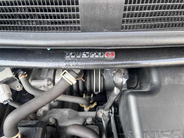日産 マーチ ニスモS 三重県 2016(平28)年 5.5万km ブリリアントシルバー ５MT/NISMOフロントタワーバー/オーディオ（CD/FM/AM/AUX）/ETC/ドライブレコーダー（前）/ドライビングセーフティセンサー(ZERO-802V)/オートライト/電動格納ミラー/メッキV字加飾付「nismo S」エンブレム入ブラックメッシュフロントグリル/開口部台形メッシュフロントエアロバンパー/レッド加飾付ブラックフロントスポイラー/LEDハイパーデイライト/ボディ同色アウトサイドドアハンドル/ブラックドアサッシュ/フェンダーアーチモール/加飾付サイドシルスポイラー/リアスポイラー/レッド加飾付リアエアロバンパー/専用マフラー/リアフォグランプ/バックドア「nismo S」エンブレム/専用サスペンション/専用ブレーキシステム/レッド加飾付革/アルカンターラコンビステアリングホイール/専用アナログメーター/「nismo」ロゴ入専用タコメーター
