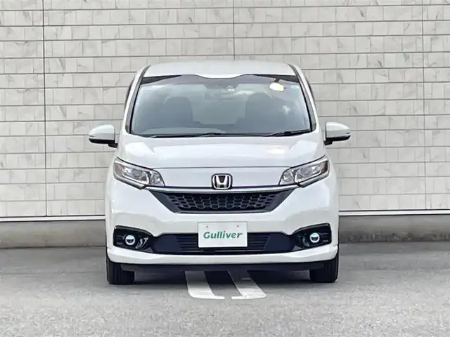 ホンダ フリード G ホンダセンシング 福岡県 2021(令3)年 2.8万km プラチナホワイトパール 純正7型SDナビ(フルセグTV/CD/DVD/BT)バックモニタホンダセンシングレーダークルコン両側パワスラ前後ドラレコETCUSB純正LEDヘッドライト純正アルミホイール純正フロアマットスマートキープッシュスタート