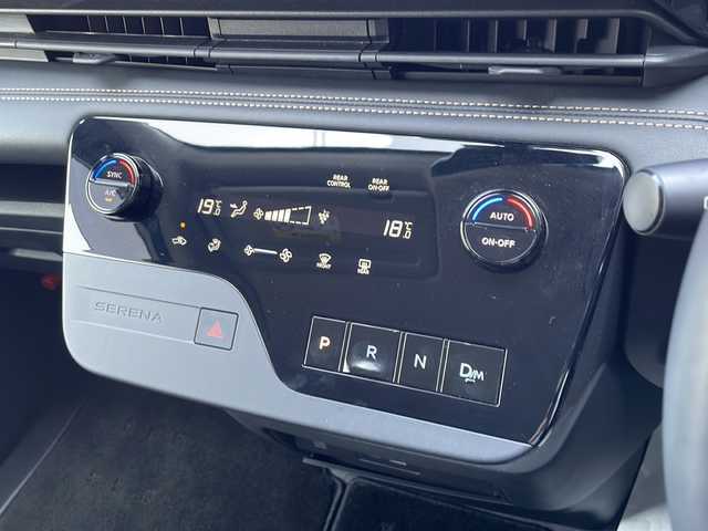 日産 セレナ ハイウェイスター V 大阪府 2023(令5)年 1.3万km パール 純正ナビ/【Bluetooth/フルセグTV/HDMI/USB】/前後純正ドラレコ/純正ビルトインETC/プロパイロット/衝突軽減ブレーキ/前後ソナー/ブラインドスポットワーニング/アラウンドビューモニター/電動パーキングブレーキ/オートブレーキホールド/LEDヘッドライト/オートライト/オートマチックハイビーム/デジタルインナーミラー/両側パワースライドドア/パドルシフト/プッシュスタート/スマートキー/ステアリングリモコン/ドアバイザー/後席サンシェード