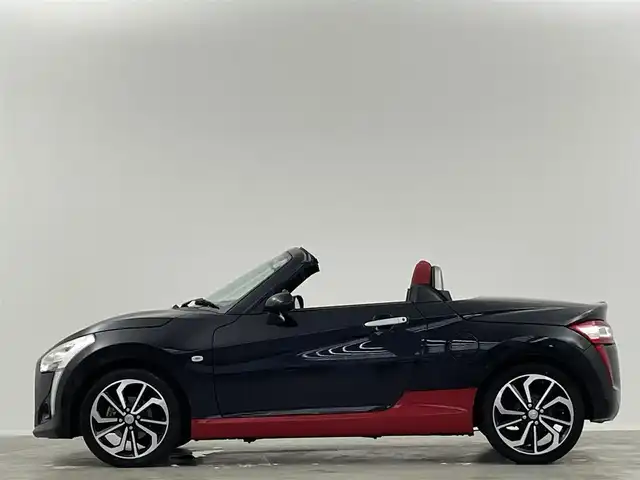 ダイハツ コペン ローブ 埼玉県 2018(平30)年 5.2万km ブラックマイカメタリック/マタドールレッドパール ナビ　シートヒーター　バックカメラ　ＬＥＤヘッドライト　ＥＴＣ　ハーフレザーシート　Ｂｌｕｅｔｏｏｔｈ　フルセグＴＶ　スマートキー