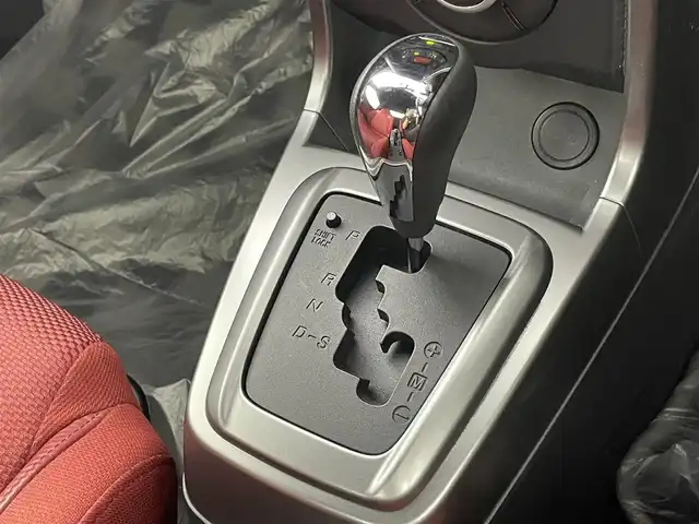 ダイハツ コペン ローブ 埼玉県 2018(平30)年 5.2万km ブラックマイカメタリック/マタドールレッドパール ナビ　シートヒーター　バックカメラ　ＬＥＤヘッドライト　ＥＴＣ　ハーフレザーシート　Ｂｌｕｅｔｏｏｔｈ　フルセグＴＶ　スマートキー