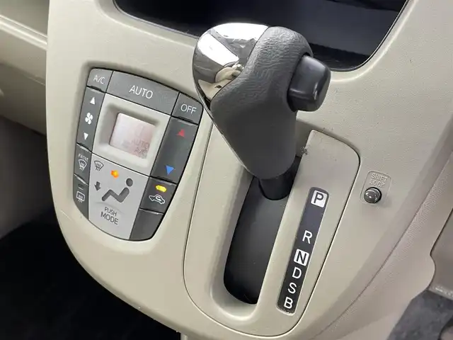 ダイハツ ムーヴ X SA 群馬県 2013(平25)年 5.7万km シルバー 禁煙車　純正７型ＳＤナビ　バックカメラ　衝突被害軽減システム　オートライト　横滑り防止装置　プッシュスタート　スマートキー　純正フロアマット　純正ベンチ　ベンチシート　ハロゲンヘッドライト