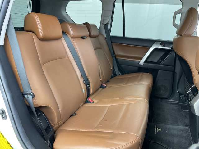 トヨタ ランドクルーザー プラド TX-L 70thアニバーサリーLTD 道央・札幌 2022(令4)年 3.9万km ホワイトパールクリスタルシャイン ・４WD /ディーゼルターボ/寒冷地仕様/・トヨタセーフティセンス/・プリクラッシュセーフティ/・レーダークルーズコントロール/・ムーンルーフ/・純正ディスプレイオーディオ/・ナビ/Bluetooth/USB//・パノラミックビューモニター/・茶レザーシート/運転席.助手席パワーシート/・運転席.助手席ベンチレーション/シートヒーター/・LEDライト/オートハイビーム/・ビルトインETC2.0/ドライブレコーダー/・RAYS17インチアルミホイール/・スタッドレス積み込み有り