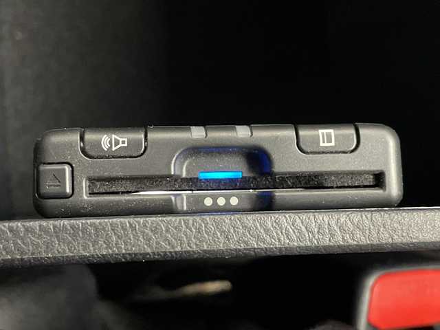 トヨタ ハイラックス Z 鹿児島県 2022(令4)年 4.6万km スーパーホワイトⅡ ワンオーナー/ALPINE11インチナビ/（AM/FM/Bluetooth/フルセグ/HDMI）/バックカメラ/前後ドライブレコーダー/ETC/トヨタセーフティーセンス/・プリクラッシュセーフティ/・レーンディパーチャーアラート/・レーダークルーズコントロール/・ロードサインアシスト/・先行車発進お知らせ機能/純正トノカバー/純正ベッドライナー/横滑り防止/アイドリングストップ/ダウンヒルアシスト/オートライト/LEDヘッドライト/スマートキー/プッシュスタート/スペアキー1本