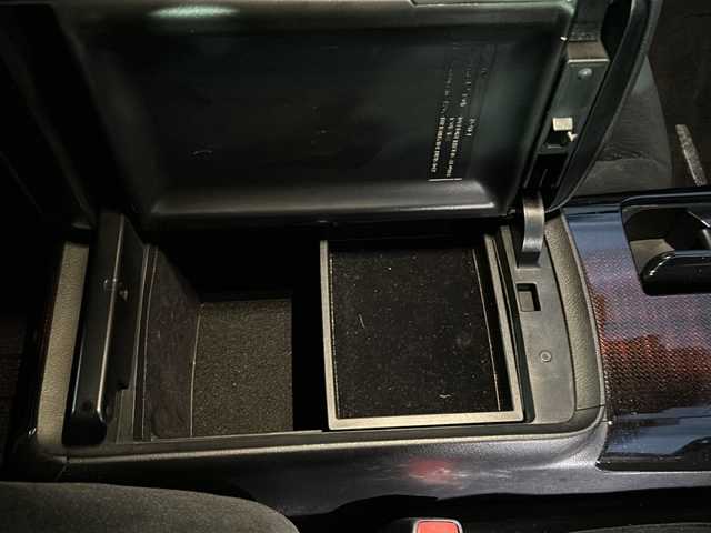 トヨタ クラウン ハイブリッド ロイヤルサルーンG 山口県 2017(平29)年 12.7万km ブラック 禁煙車/スマートキー/プッシュスタート/前方ドライブレコーダー/ETC/純正HDDナビ/(DTV/BT/DVD/ラジオ)/バックカメラ/クリアランスソナー/シートメモリー/パワーシート/オートライト/オートハイビーム/左右分離型フルオートエアコン/社外アルミホイール/(純正アルミホイール積み込み)/純正フロアマット/衝突軽減ブレーキ/レーダークルーズコントロール/保証書/取扱説明書