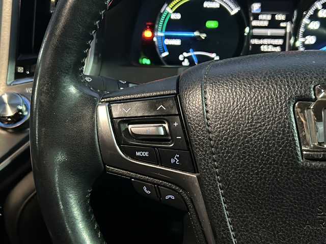 トヨタ クラウン ハイブリッド ロイヤルサルーンG 山口県 2017(平29)年 12.7万km ブラック 禁煙車/スマートキー/プッシュスタート/前方ドライブレコーダー/ETC/純正HDDナビ/(DTV/BT/DVD/ラジオ)/バックカメラ/クリアランスソナー/シートメモリー/パワーシート/オートライト/オートハイビーム/左右分離型フルオートエアコン/社外アルミホイール/(純正アルミホイール積み込み)/純正フロアマット/衝突軽減ブレーキ/レーダークルーズコントロール/保証書/取扱説明書