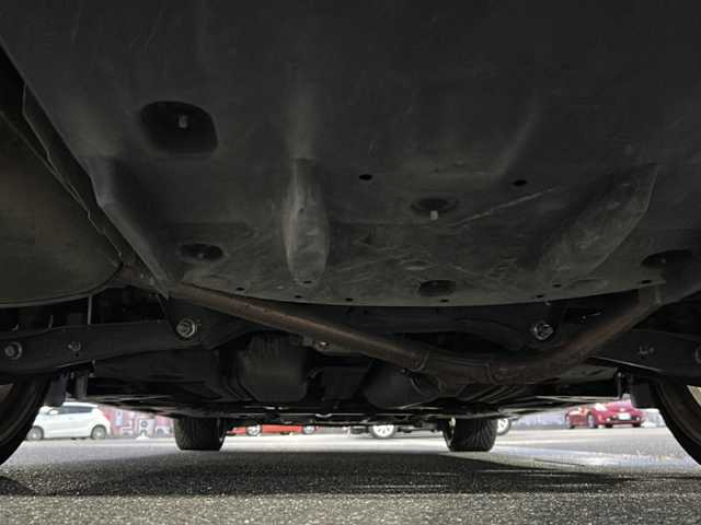 トヨタ クラウン ハイブリッド ロイヤルサルーンG 山口県 2017(平29)年 12.7万km ブラック 禁煙車/スマートキー/プッシュスタート/前方ドライブレコーダー/ETC/純正HDDナビ/(DTV/BT/DVD/ラジオ)/バックカメラ/クリアランスソナー/シートメモリー/パワーシート/オートライト/オートハイビーム/左右分離型フルオートエアコン/社外アルミホイール/(純正アルミホイール積み込み)/純正フロアマット/衝突軽減ブレーキ/レーダークルーズコントロール/保証書/取扱説明書