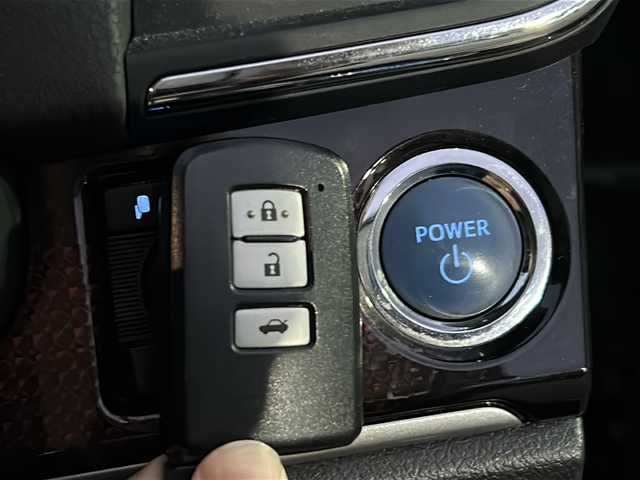 トヨタ クラウン ハイブリッド ロイヤルサルーンG 山口県 2017(平29)年 12.7万km ブラック 禁煙車/スマートキー/プッシュスタート/前方ドライブレコーダー/ETC/純正HDDナビ/(DTV/BT/DVD/ラジオ)/バックカメラ/クリアランスソナー/シートメモリー/パワーシート/オートライト/オートハイビーム/左右分離型フルオートエアコン/社外アルミホイール/(純正アルミホイール積み込み)/純正フロアマット/衝突軽減ブレーキ/レーダークルーズコントロール/保証書/取扱説明書