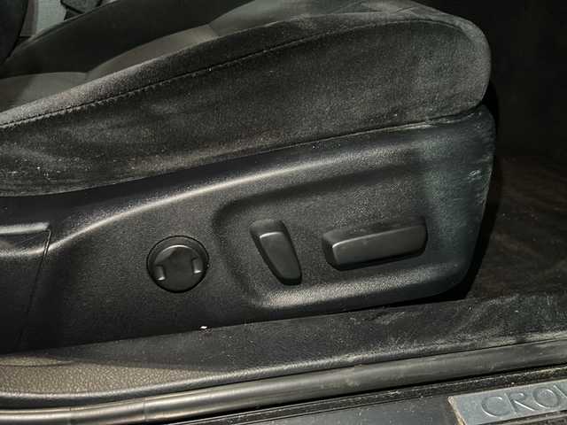 トヨタ クラウン ハイブリッド ロイヤルサルーンG 山口県 2017(平29)年 12.7万km ブラック 禁煙車/スマートキー/プッシュスタート/前方ドライブレコーダー/ETC/純正HDDナビ/(DTV/BT/DVD/ラジオ)/バックカメラ/クリアランスソナー/シートメモリー/パワーシート/オートライト/オートハイビーム/左右分離型フルオートエアコン/社外アルミホイール/(純正アルミホイール積み込み)/純正フロアマット/衝突軽減ブレーキ/レーダークルーズコントロール/保証書/取扱説明書