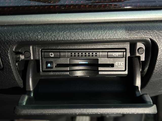 トヨタ クラウン ハイブリッド ロイヤルサルーンG 山口県 2017(平29)年 12.7万km ブラック 禁煙車/スマートキー/プッシュスタート/前方ドライブレコーダー/ETC/純正HDDナビ/(DTV/BT/DVD/ラジオ)/バックカメラ/クリアランスソナー/シートメモリー/パワーシート/オートライト/オートハイビーム/左右分離型フルオートエアコン/社外アルミホイール/(純正アルミホイール積み込み)/純正フロアマット/衝突軽減ブレーキ/レーダークルーズコントロール/保証書/取扱説明書