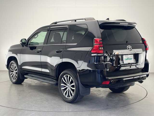 トヨタ ランドクルーザー プラド TX Lパッケージ 宮崎県 2019(平31)年 4.1万km アティチュードブラックマイカ 禁煙車/3列7人乗り/トヨタセーフティセンス/純正8型ナビTV/（B9129/Bluetooth/CD/DVD/FMAM/フルセグTV)/純正バックカメラ/純正ビルトイン2.0ETC/純正LEDオートライト/純正LEDフォグ/純正ルーフエンドスポイラー/純正OP/19インチアルミ/純正OP/ルーフレール/純正オートアラーム/純正フロアマット/パノラミックビューモニター/アダプティブクルーズコントロール/プリクラッシュセーフティ/レーンディパーチャーアラート/オートマチックハイビーム/ブラインドスポットモニター/クリアランスソナー/ダウンヒルアシストコントロール/サンルーフ/黒本革シート/オート電動格納ミラー/リア電動格納シート/リアスカッフプレート/リアラゲージトレイ/リアルームランプ（モデリスタ）/デュアルオートエアコン/前席シートヒーター/エアシート/パワーシート/ウッドコンビ本革巻ハンドル/スマートキー/プッシュエンジンスタート/スペアキー/新車時保証書/取扱い説明書