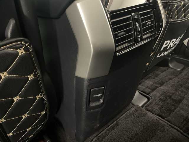 トヨタ ランドクルーザー プラド TX Lパッケージ 宮崎県 2019(平31)年 4.1万km アティチュードブラックマイカ 禁煙車/3列7人乗り/トヨタセーフティセンス/純正8型ナビTV/（B9129/Bluetooth/CD/DVD/FMAM/フルセグTV)/純正バックカメラ/純正ビルトイン2.0ETC/純正LEDオートライト/純正LEDフォグ/純正ルーフエンドスポイラー/純正OP/19インチアルミ/純正OP/ルーフレール/純正オートアラーム/純正フロアマット/パノラミックビューモニター/アダプティブクルーズコントロール/プリクラッシュセーフティ/レーンディパーチャーアラート/オートマチックハイビーム/ブラインドスポットモニター/クリアランスソナー/ダウンヒルアシストコントロール/サンルーフ/黒本革シート/オート電動格納ミラー/リア電動格納シート/リアスカッフプレート/リアラゲージトレイ/リアルームランプ（モデリスタ）/デュアルオートエアコン/前席シートヒーター/エアシート/パワーシート/ウッドコンビ本革巻ハンドル/スマートキー/プッシュエンジンスタート/スペアキー/新車時保証書/取扱い説明書