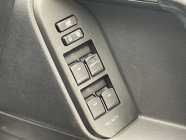 トヨタ ランドクルーザー プラド TX Lパッケージ 宮崎県 2019(平31)年 4.1万km アティチュードブラックマイカ 禁煙車/3列7人乗り/トヨタセーフティセンス/純正8型ナビTV/（B9129/Bluetooth/CD/DVD/FMAM/フルセグTV)/純正バックカメラ/純正ビルトイン2.0ETC/純正LEDオートライト/純正LEDフォグ/純正ルーフエンドスポイラー/純正OP/19インチアルミ/純正OP/ルーフレール/純正オートアラーム/純正フロアマット/パノラミックビューモニター/アダプティブクルーズコントロール/プリクラッシュセーフティ/レーンディパーチャーアラート/オートマチックハイビーム/ブラインドスポットモニター/クリアランスソナー/ダウンヒルアシストコントロール/サンルーフ/黒本革シート/オート電動格納ミラー/リア電動格納シート/リアスカッフプレート/リアラゲージトレイ/リアルームランプ（モデリスタ）/デュアルオートエアコン/前席シートヒーター/エアシート/パワーシート/ウッドコンビ本革巻ハンドル/スマートキー/プッシュエンジンスタート/スペアキー/新車時保証書/取扱い説明書