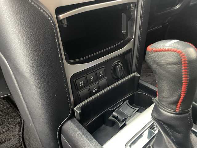 トヨタ ランドクルーザー プラド TX Lパッケージ 宮崎県 2019(平31)年 4.1万km アティチュードブラックマイカ 禁煙車/3列7人乗り/トヨタセーフティセンス/純正8型ナビTV/（B9129/Bluetooth/CD/DVD/FMAM/フルセグTV)/純正バックカメラ/純正ビルトイン2.0ETC/純正LEDオートライト/純正LEDフォグ/純正ルーフエンドスポイラー/純正OP/19インチアルミ/純正OP/ルーフレール/純正オートアラーム/純正フロアマット/パノラミックビューモニター/アダプティブクルーズコントロール/プリクラッシュセーフティ/レーンディパーチャーアラート/オートマチックハイビーム/ブラインドスポットモニター/クリアランスソナー/ダウンヒルアシストコントロール/サンルーフ/黒本革シート/オート電動格納ミラー/リア電動格納シート/リアスカッフプレート/リアラゲージトレイ/リアルームランプ（モデリスタ）/デュアルオートエアコン/前席シートヒーター/エアシート/パワーシート/ウッドコンビ本革巻ハンドル/スマートキー/プッシュエンジンスタート/スペアキー/新車時保証書/取扱い説明書