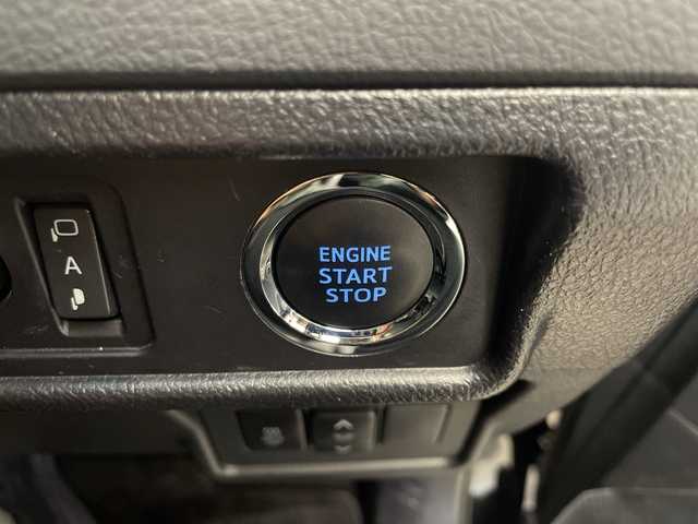 トヨタ ランドクルーザー プラド TX Lパッケージ 宮崎県 2019(平31)年 4.1万km アティチュードブラックマイカ 禁煙車/3列7人乗り/トヨタセーフティセンス/純正8型ナビTV/（B9129/Bluetooth/CD/DVD/FMAM/フルセグTV)/純正バックカメラ/純正ビルトイン2.0ETC/純正LEDオートライト/純正LEDフォグ/純正ルーフエンドスポイラー/純正OP/19インチアルミ/純正OP/ルーフレール/純正オートアラーム/純正フロアマット/パノラミックビューモニター/アダプティブクルーズコントロール/プリクラッシュセーフティ/レーンディパーチャーアラート/オートマチックハイビーム/ブラインドスポットモニター/クリアランスソナー/ダウンヒルアシストコントロール/サンルーフ/黒本革シート/オート電動格納ミラー/リア電動格納シート/リアスカッフプレート/リアラゲージトレイ/リアルームランプ（モデリスタ）/デュアルオートエアコン/前席シートヒーター/エアシート/パワーシート/ウッドコンビ本革巻ハンドル/スマートキー/プッシュエンジンスタート/スペアキー/新車時保証書/取扱い説明書