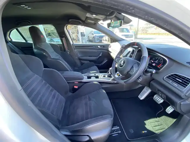 ルノー ルノー メガーヌ ルノー スポール 福岡県 2023(令5)年 4万km パール ・１オーナー/・アダプティブクルーズコントロール/・ｃａｒｐｌａｙ／Ｂｌｕｅｔｏｏｔｈ／ＵＳＢ／ＡＵＸ/・バックカメラ/・シートヒーター/・ドライブレコーダー/・ＥＴＣ/・純正１９ＡＷ/・ＬＥＤライト/・取扱説明書/・スペアキー