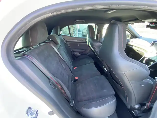 ルノー ルノー メガーヌ ルノー スポール 福岡県 2023(令5)年 4万km パール ・１オーナー/・アダプティブクルーズコントロール/・ｃａｒｐｌａｙ／Ｂｌｕｅｔｏｏｔｈ／ＵＳＢ／ＡＵＸ/・バックカメラ/・シートヒーター/・ドライブレコーダー/・ＥＴＣ/・純正１９ＡＷ/・ＬＥＤライト/・取扱説明書/・スペアキー