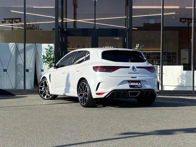 ルノー ルノー メガーヌ ルノー スポール 福岡県 2023(令5)年 4万km パール ・１オーナー/・アダプティブクルーズコントロール/・ｃａｒｐｌａｙ／Ｂｌｕｅｔｏｏｔｈ／ＵＳＢ／ＡＵＸ/・バックカメラ/・シートヒーター/・ドライブレコーダー/・ＥＴＣ/・純正１９ＡＷ/・ＬＥＤライト/・取扱説明書/・スペアキー