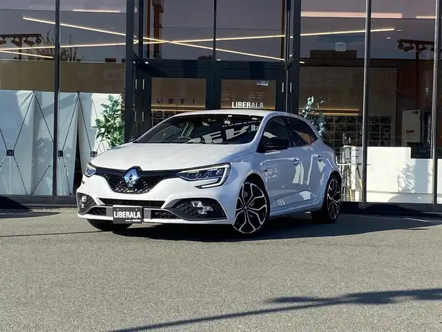 ルノー ルノー メガーヌ ルノー スポール 福岡県 2023(令5)年 4万km パール ・１オーナー/・アダプティブクルーズコントロール/・ｃａｒｐｌａｙ／Ｂｌｕｅｔｏｏｔｈ／ＵＳＢ／ＡＵＸ/・バックカメラ/・シートヒーター/・ドライブレコーダー/・ＥＴＣ/・純正１９ＡＷ/・ＬＥＤライト/・取扱説明書/・スペアキー