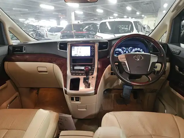 トヨタ アルファード 240G 宮崎県 2008(平20)年 6.8万km ホワイトパールクリスタルシャイン 純正ナビ/フルセグTV/後席用フリップダウンモニター/両側パワースライドドア/バックカメラ/クルーズコントロール/クリアランスソナー/HIDヘッドランプ/オートライト/デュアルオートエアコン/木目調/革巻きコンビステアリング/ステアリングスイッチ/レザー調シートカバー付/前席パワーシート/運転席ポジションメモリー/2列目リラックスキャプテンシート/助手席・2列目オットマン/純正17インチアルミホイール/スマートキー/プッシュエンジンスタート/禁煙車