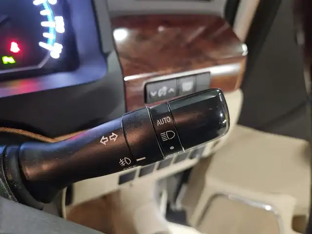 トヨタ アルファード 240G 宮崎県 2008(平20)年 6.8万km ホワイトパールクリスタルシャイン 純正ナビ/フルセグTV/後席用フリップダウンモニター/両側パワースライドドア/バックカメラ/クルーズコントロール/クリアランスソナー/HIDヘッドランプ/オートライト/デュアルオートエアコン/木目調/革巻きコンビステアリング/ステアリングスイッチ/レザー調シートカバー付/前席パワーシート/運転席ポジションメモリー/2列目リラックスキャプテンシート/助手席・2列目オットマン/純正17インチアルミホイール/スマートキー/プッシュエンジンスタート/禁煙車