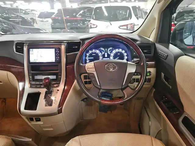 トヨタ アルファード 240G 宮崎県 2008(平20)年 6.8万km ホワイトパールクリスタルシャイン 純正ナビ/フルセグTV/後席用フリップダウンモニター/両側パワースライドドア/バックカメラ/クルーズコントロール/クリアランスソナー/HIDヘッドランプ/オートライト/デュアルオートエアコン/木目調/革巻きコンビステアリング/ステアリングスイッチ/レザー調シートカバー付/前席パワーシート/運転席ポジションメモリー/2列目リラックスキャプテンシート/助手席・2列目オットマン/純正17インチアルミホイール/スマートキー/プッシュエンジンスタート/禁煙車