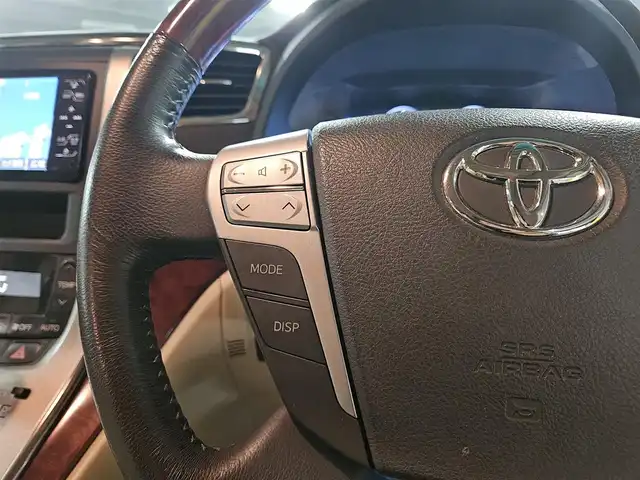トヨタ アルファード 240G 宮崎県 2008(平20)年 6.8万km ホワイトパールクリスタルシャイン 純正ナビ/フルセグTV/後席用フリップダウンモニター/両側パワースライドドア/バックカメラ/クルーズコントロール/クリアランスソナー/HIDヘッドランプ/オートライト/デュアルオートエアコン/木目調/革巻きコンビステアリング/ステアリングスイッチ/レザー調シートカバー付/前席パワーシート/運転席ポジションメモリー/2列目リラックスキャプテンシート/助手席・2列目オットマン/純正17インチアルミホイール/スマートキー/プッシュエンジンスタート/禁煙車