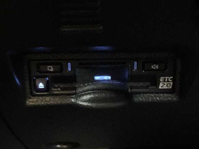 トヨタ ヴォクシー S－Z 愛知県 2023(令5)年 2万km スパークリングブラックパールクリスタルシャイン 純正ディズプレイオーディオナビ/フリップダウンモニター/両側パワースライドドア/レーダークルーズコントロール/シートヒーター/バックカメラ/コーナーセンサー/純正アルミホイール/ETC2.0/LEDヘッドライト/リアオートエアコン/オートマチックハイビーム/衝突軽減システム/フルセグ/CD DVD/Bluetooth/ステアリングスイッチ/スマートキー/プッシュスタート