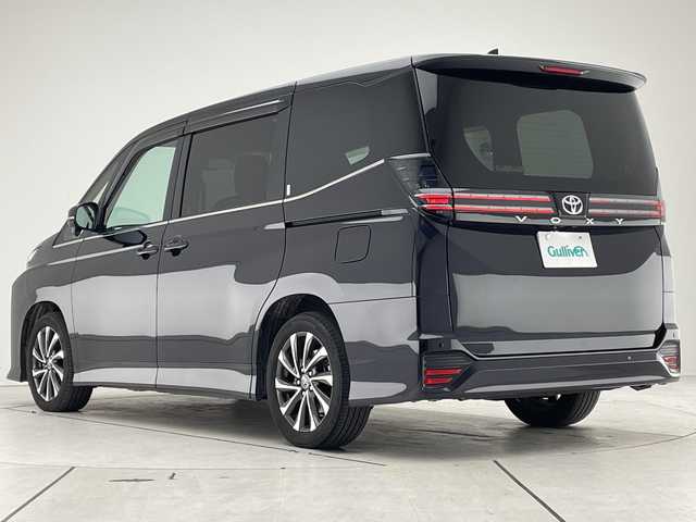 トヨタ ヴォクシー S－Z 愛知県 2023(令5)年 2万km スパークリングブラックパールクリスタルシャイン 純正ディズプレイオーディオナビ/フリップダウンモニター/両側パワースライドドア/レーダークルーズコントロール/シートヒーター/バックカメラ/コーナーセンサー/純正アルミホイール/ETC2.0/LEDヘッドライト/リアオートエアコン/オートマチックハイビーム/衝突軽減システム/フルセグ/CD DVD/Bluetooth/ステアリングスイッチ/スマートキー/プッシュスタート