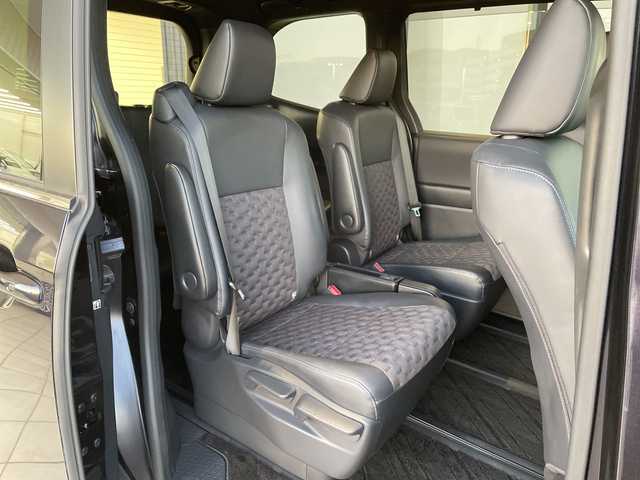 トヨタ ヴォクシー S－Z 愛知県 2023(令5)年 2万km スパークリングブラックパールクリスタルシャイン 純正ディズプレイオーディオナビ/フリップダウンモニター/両側パワースライドドア/レーダークルーズコントロール/シートヒーター/バックカメラ/コーナーセンサー/純正アルミホイール/ETC2.0/LEDヘッドライト/リアオートエアコン/オートマチックハイビーム/衝突軽減システム/フルセグ/CD DVD/Bluetooth/ステアリングスイッチ/スマートキー/プッシュスタート