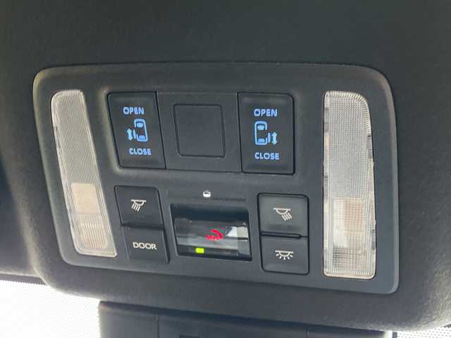 トヨタ ヴォクシー S－Z 愛知県 2023(令5)年 2万km スパークリングブラックパールクリスタルシャイン 純正ディズプレイオーディオナビ/フリップダウンモニター/両側パワースライドドア/レーダークルーズコントロール/シートヒーター/バックカメラ/コーナーセンサー/純正アルミホイール/ETC2.0/LEDヘッドライト/リアオートエアコン/オートマチックハイビーム/衝突軽減システム/フルセグ/CD DVD/Bluetooth/ステアリングスイッチ/スマートキー/プッシュスタート