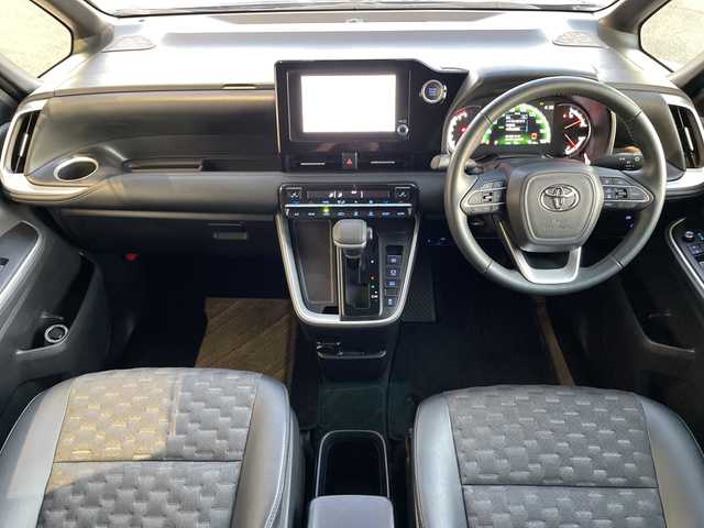 トヨタ ヴォクシー S－Z 愛知県 2023(令5)年 2万km スパークリングブラックパールクリスタルシャイン 純正ディズプレイオーディオナビ/フリップダウンモニター/両側パワースライドドア/レーダークルーズコントロール/シートヒーター/バックカメラ/コーナーセンサー/純正アルミホイール/ETC2.0/LEDヘッドライト/リアオートエアコン/オートマチックハイビーム/衝突軽減システム/フルセグ/CD DVD/Bluetooth/ステアリングスイッチ/スマートキー/プッシュスタート