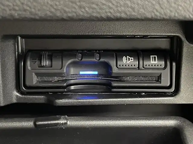 日産 セレナ X 福島県 2017(平29)年 6.3万km アズライトブルー インテリジェント エマージェンシー ブレーキ/・踏み間違い衝突防止アシスト/・車線逸脱警報/・衝突軽減ブレーキ/・側方支援/・プロパイロット/・アラウンドビューモニター/・標識探知/・駐車支援/・ふらつき警報/純正ナビゲーション/・型式：MM-316D-W/・Bluetooth/AM・FM/CD/DVD/USB/TV/AUX/・バックカメラ/・ETC/両側パワースライドドア/LEDライト/・オートライト/電装格納ウィンカーミラー/プッシュスタート/・スマートキー/・スペアキー/純正フロアマット/ドアバイザー