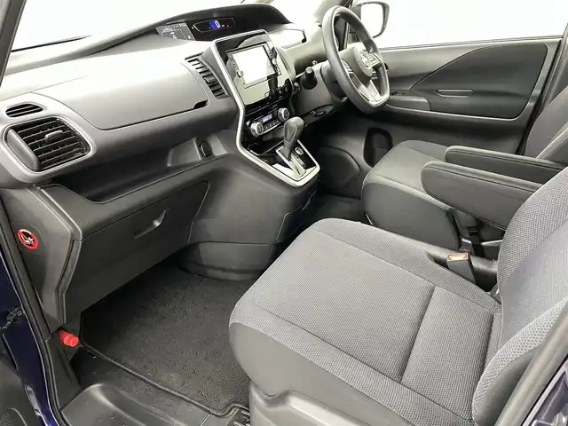 日産 セレナ X 福島県 2017(平29)年 6.3万km アズライトブルー インテリジェント エマージェンシー ブレーキ/・踏み間違い衝突防止アシスト/・車線逸脱警報/・衝突軽減ブレーキ/・側方支援/・プロパイロット/・アラウンドビューモニター/・標識探知/・駐車支援/・ふらつき警報/純正ナビゲーション/・型式：MM-316D-W/・Bluetooth/AM・FM/CD/DVD/USB/TV/AUX/・バックカメラ/・ETC/両側パワースライドドア/LEDライト/・オートライト/電装格納ウィンカーミラー/プッシュスタート/・スマートキー/・スペアキー/純正フロアマット/ドアバイザー