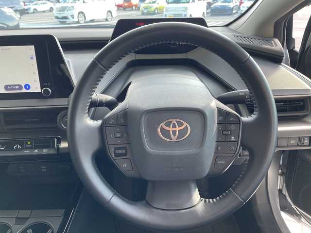 トヨタ プリウス X 愛知県 2023(令5)年 5.5万km シルバーメタリック 純正8型ディスプレイオーディオ　ナビ機能なし/レーダークルーズコントロール/フルセグ/Bluetooth/バックカメラ/コーナーセンサー/ETC2.0/LEDヘッドライト/ブラインドスポットモニター/LEDヘッドライト/レーンキープアシスト/オートマチックハイビーム/ステアリングスイッチ/スマートキー/プッシュスタート