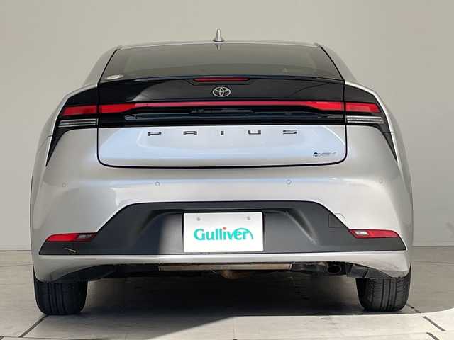 トヨタ プリウス X 愛知県 2023(令5)年 5.5万km シルバーメタリック 純正8型ディスプレイオーディオ　ナビ機能なし/レーダークルーズコントロール/フルセグ/Bluetooth/バックカメラ/コーナーセンサー/ETC2.0/LEDヘッドライト/ブラインドスポットモニター/LEDヘッドライト/レーンキープアシスト/オートマチックハイビーム/ステアリングスイッチ/スマートキー/プッシュスタート