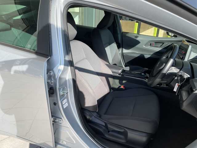 トヨタ プリウス X 愛知県 2023(令5)年 5.5万km シルバーメタリック 純正8型ディスプレイオーディオ　ナビ機能なし/レーダークルーズコントロール/フルセグ/Bluetooth/バックカメラ/コーナーセンサー/ETC2.0/LEDヘッドライト/ブラインドスポットモニター/LEDヘッドライト/レーンキープアシスト/オートマチックハイビーム/ステアリングスイッチ/スマートキー/プッシュスタート