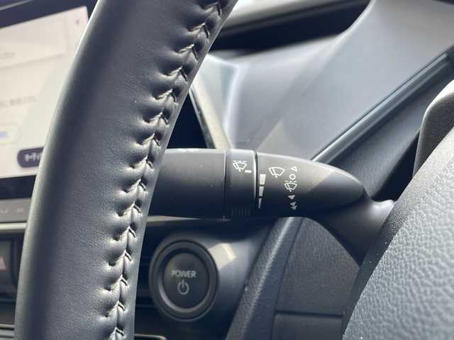 トヨタ プリウス X 愛知県 2023(令5)年 5.5万km シルバーメタリック 純正8型ディスプレイオーディオ　ナビ機能なし/レーダークルーズコントロール/フルセグ/Bluetooth/バックカメラ/コーナーセンサー/ETC2.0/LEDヘッドライト/ブラインドスポットモニター/LEDヘッドライト/レーンキープアシスト/オートマチックハイビーム/ステアリングスイッチ/スマートキー/プッシュスタート