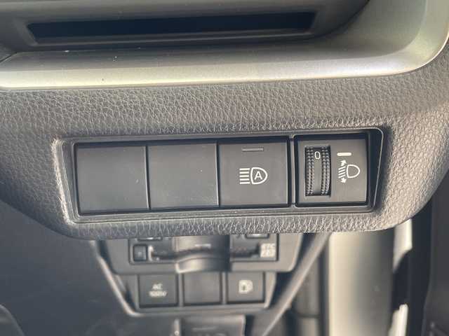 トヨタ プリウス X 愛知県 2023(令5)年 5.5万km シルバーメタリック 純正8型ディスプレイオーディオ　ナビ機能なし/レーダークルーズコントロール/フルセグ/Bluetooth/バックカメラ/コーナーセンサー/ETC2.0/LEDヘッドライト/ブラインドスポットモニター/LEDヘッドライト/レーンキープアシスト/オートマチックハイビーム/ステアリングスイッチ/スマートキー/プッシュスタート