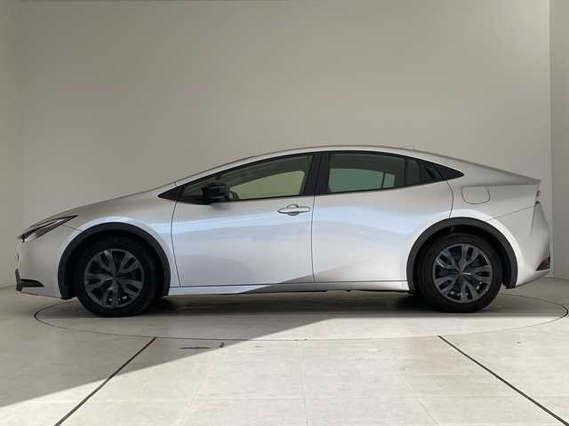 トヨタ プリウス X 愛知県 2023(令5)年 5.5万km シルバーメタリック 純正8型ディスプレイオーディオ　ナビ機能なし/レーダークルーズコントロール/フルセグ/Bluetooth/バックカメラ/コーナーセンサー/ETC2.0/LEDヘッドライト/ブラインドスポットモニター/LEDヘッドライト/レーンキープアシスト/オートマチックハイビーム/ステアリングスイッチ/スマートキー/プッシュスタート