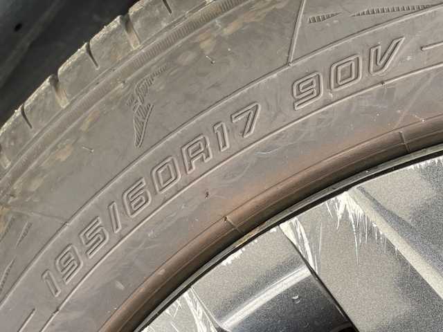 トヨタ プリウス X 愛知県 2023(令5)年 5.5万km シルバーメタリック 純正8型ディスプレイオーディオ　ナビ機能なし/レーダークルーズコントロール/フルセグ/Bluetooth/バックカメラ/コーナーセンサー/ETC2.0/LEDヘッドライト/ブラインドスポットモニター/LEDヘッドライト/レーンキープアシスト/オートマチックハイビーム/ステアリングスイッチ/スマートキー/プッシュスタート