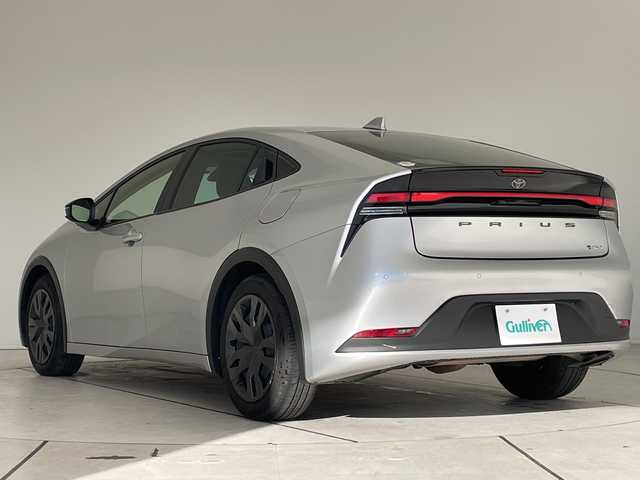 トヨタ プリウス X 愛知県 2023(令5)年 5.5万km シルバーメタリック 純正8型ディスプレイオーディオ　ナビ機能なし/レーダークルーズコントロール/フルセグ/Bluetooth/バックカメラ/コーナーセンサー/ETC2.0/LEDヘッドライト/ブラインドスポットモニター/LEDヘッドライト/レーンキープアシスト/オートマチックハイビーム/ステアリングスイッチ/スマートキー/プッシュスタート