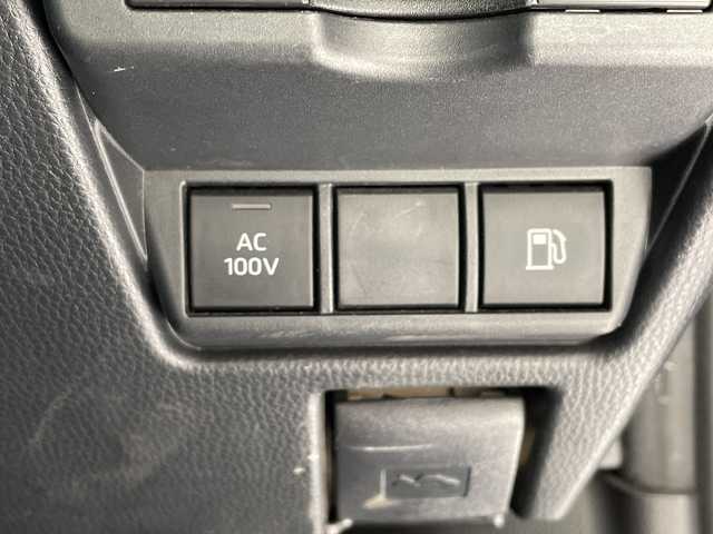 トヨタ プリウス X 愛知県 2023(令5)年 5.5万km シルバーメタリック 純正8型ディスプレイオーディオ　ナビ機能なし/レーダークルーズコントロール/フルセグ/Bluetooth/バックカメラ/コーナーセンサー/ETC2.0/LEDヘッドライト/ブラインドスポットモニター/LEDヘッドライト/レーンキープアシスト/オートマチックハイビーム/ステアリングスイッチ/スマートキー/プッシュスタート