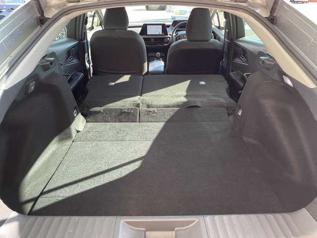 トヨタ プリウス X 愛知県 2023(令5)年 5.5万km シルバーメタリック 純正8型ディスプレイオーディオ　ナビ機能なし/レーダークルーズコントロール/フルセグ/Bluetooth/バックカメラ/コーナーセンサー/ETC2.0/LEDヘッドライト/ブラインドスポットモニター/LEDヘッドライト/レーンキープアシスト/オートマチックハイビーム/ステアリングスイッチ/スマートキー/プッシュスタート