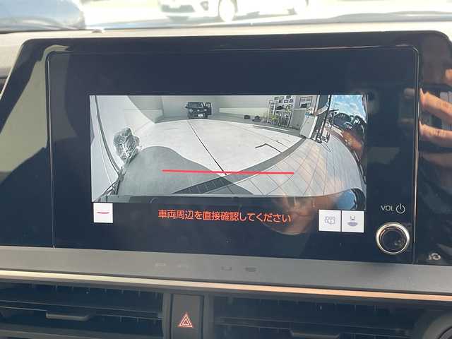 トヨタ プリウス X 愛知県 2023(令5)年 5.5万km シルバーメタリック 純正8型ディスプレイオーディオ　ナビ機能なし/レーダークルーズコントロール/フルセグ/Bluetooth/バックカメラ/コーナーセンサー/ETC2.0/LEDヘッドライト/ブラインドスポットモニター/LEDヘッドライト/レーンキープアシスト/オートマチックハイビーム/ステアリングスイッチ/スマートキー/プッシュスタート