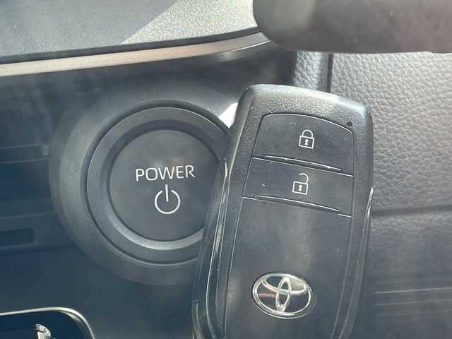 トヨタ プリウス X 愛知県 2023(令5)年 5.5万km シルバーメタリック 純正8型ディスプレイオーディオ　ナビ機能なし/レーダークルーズコントロール/フルセグ/Bluetooth/バックカメラ/コーナーセンサー/ETC2.0/LEDヘッドライト/ブラインドスポットモニター/LEDヘッドライト/レーンキープアシスト/オートマチックハイビーム/ステアリングスイッチ/スマートキー/プッシュスタート